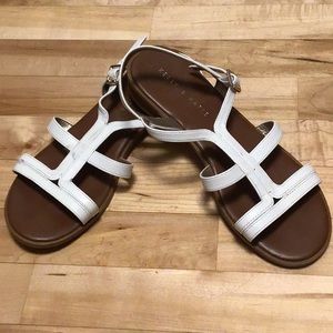 Kelly & Katie “Afmya” Size 8 flat sandal